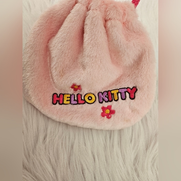 2012 Sanrio Hello Kitty PINK Faux Fur Furry Drawstring Bag Purse Satchel NEW - Picture 8 of 9